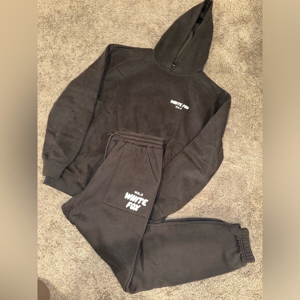 White Fox Boutique sweat set!